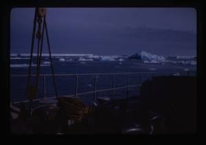 Image of Scattered icbergs