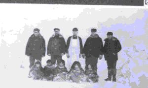 Image of Gushue, Connors, Percy, Wardwell, Scott and five Eskimo children