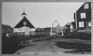 Image of Church at Holsteinsborg [Sisimiut], whalebone arch and corner of Kolonibestyrer's house