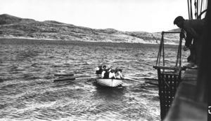 Image of Inuit row out to the Harmony