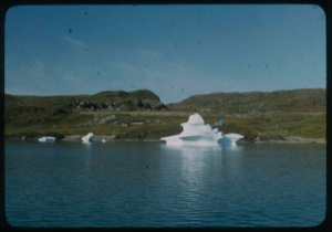 Image: Icebergs. Frame house by shore