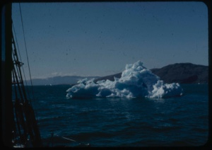 Image: Icebergs beyond rigging
