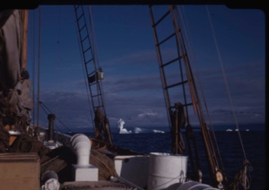 Image: Deck view, starboard. Ice ahead