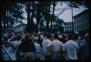 Image of Crowd gathered to hear Lowell Thomas