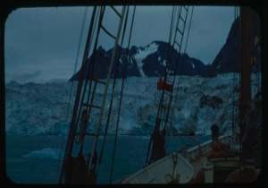 Image of Approaching glacier face