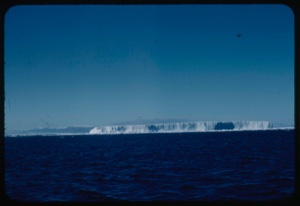Image: Iceberg with flat top