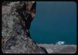 Image: Iceberg beyond cliff