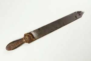Image of Snow knife with serrated edge, used by MacMillan