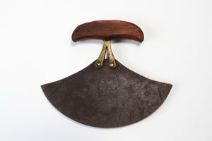 Image of Ulu with very rusted blade and wooden handle