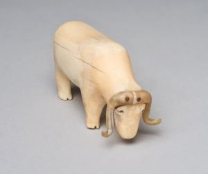 Image of Ivory musk ox model with real muskox horns